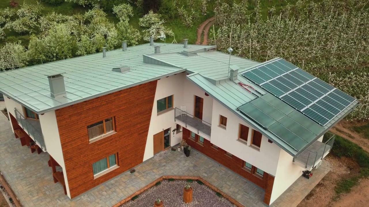 Agritur I Colori Panzió Sanzeno Kültér fotó